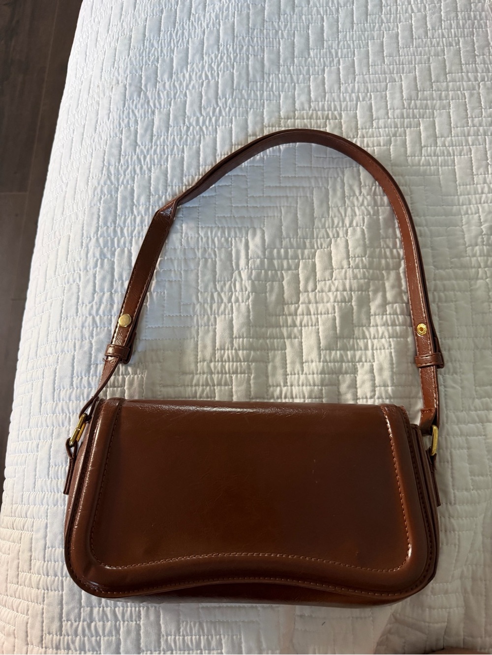 Sleek Cognac Leather Shoulder Bag